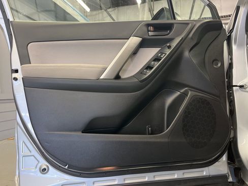 Used 2015 Subaru Forester 2.5i w/ Alloy Wheel Package image 10