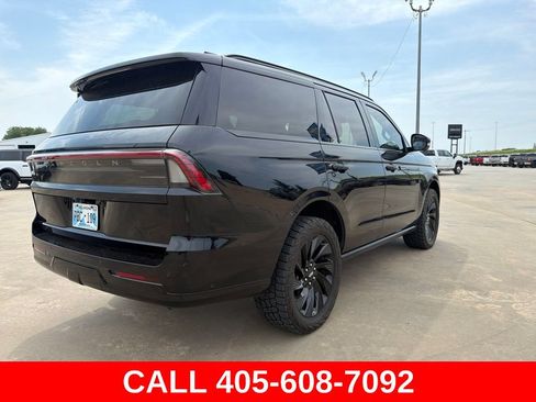 Used 2025 Lincoln Navigator Reserve w/ Jet Appearance Package AWD/4WD image 3