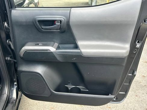 Used 2018 Toyota Tacoma SR5 AWD/4WD image 43