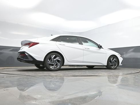 Used 2024 Hyundai Elantra Limited FWD image 39