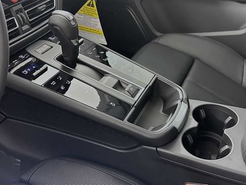 New 2026 Porsche Macan image 20