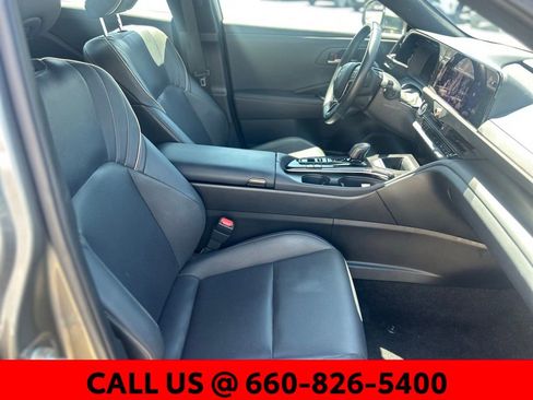 Used 2025 Toyota Crown AWD/4WD image 6