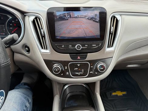 Used 2017 Chevrolet Malibu LT w/ Leather Package image 15