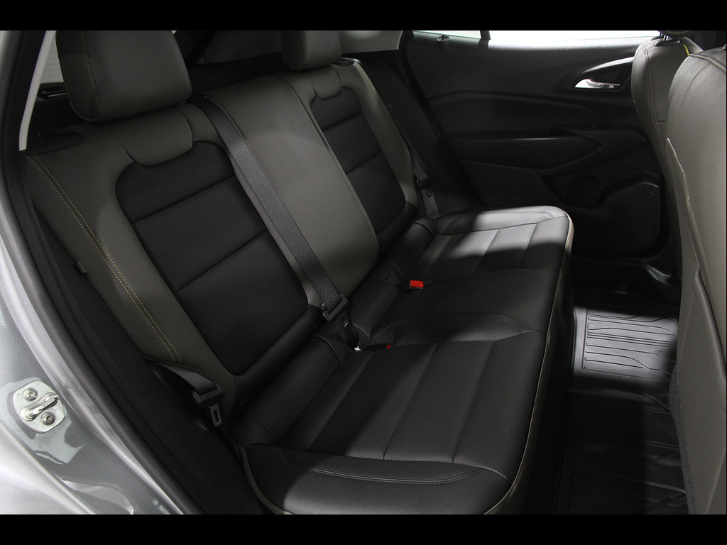 Used 2024 Chevrolet Trax ACTIV w/ Sunroof Package FWD image 17