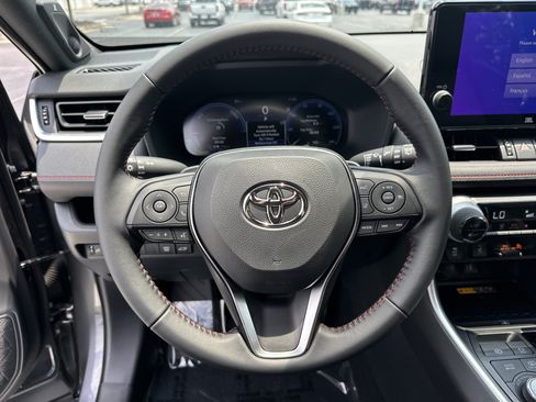 Used 2025 Toyota RAV4 XSE AWD/4WD image 18