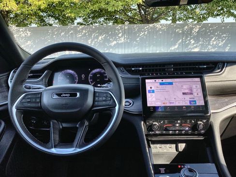 New 2025 Jeep Grand Cherokee L Limited image 14