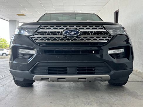 Used 2023 Ford Explorer Limited w/ Limited Technology Package RWD image 4