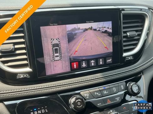 Used 2025 Chrysler Pacifica Select w/ Uconnect Theater Family Group FWD image 32
