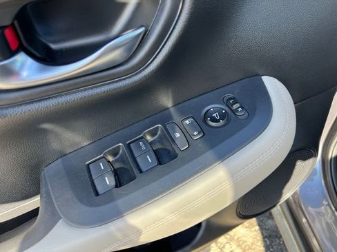 Used 2023 Honda HR-V LX image 31