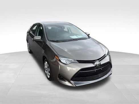 Used 2017 Toyota Corolla LE FWD image 19
