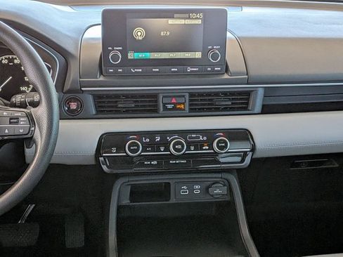 Used 2023 Honda Pilot LX image 13
