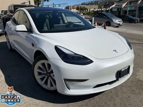 Used 2023 Tesla Model 3 Standard Range image 1