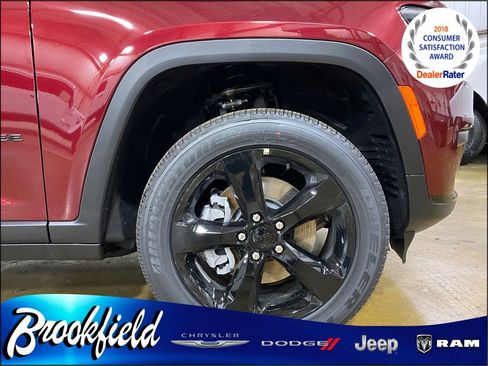 New 2025 Jeep Grand Cherokee L Altitude image 9