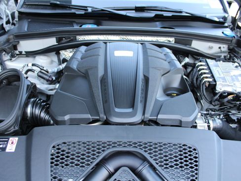 New 2026 Porsche Macan GTS image 27