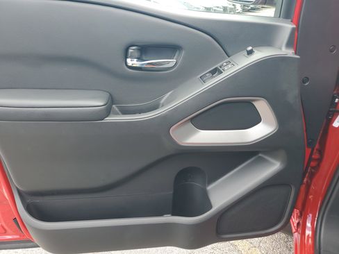 New 2025 Nissan Frontier SV image 14