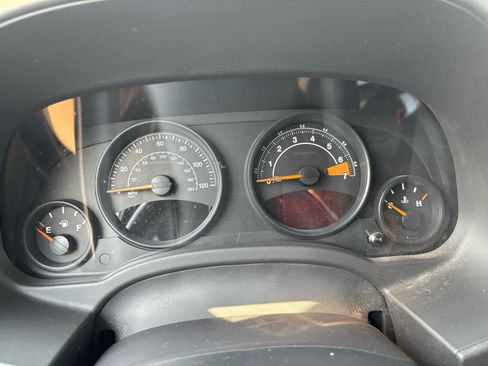 Used 2014 Jeep Patriot Latitude AWD/4WD image 7