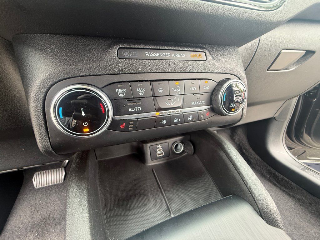 Used 2025 Ford Escape ST-Line Select AWD/4WD image 17