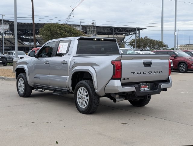 Used 2025 Toyota Tacoma SR5 AWD/4WD image 9