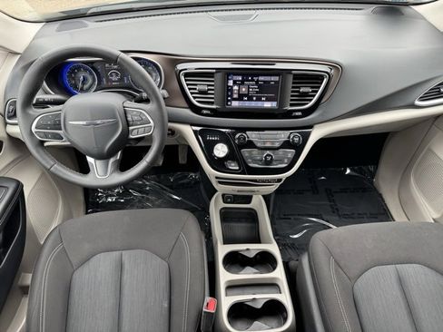 Used 2023 Chrysler Voyager LX image 10