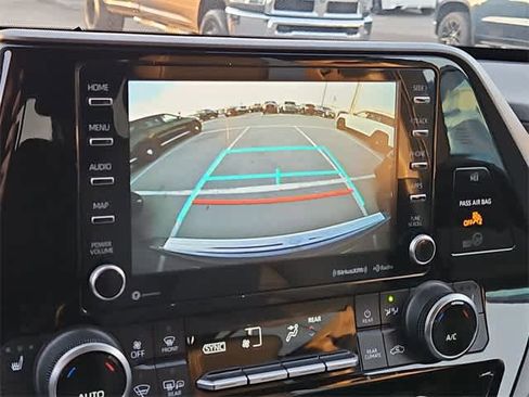 Used 2022 Toyota Highlander XLE image 31