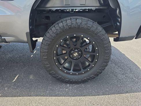 Used 2022 Chevrolet Silverado 1500 LT Trail Boss w/ Convenience Package II AWD/4WD image 38