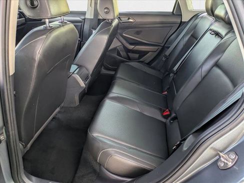 Used 2019 Volkswagen Jetta SE w/ Cold Weather Package image 19