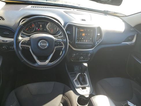 Used 2016 Jeep Cherokee Latitude w/ Cold Weather Group image 10