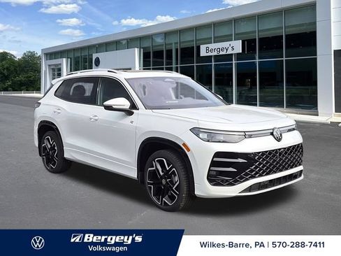 New 2026 Volkswagen Tiguan SEL R-Line AWD/4WD image 3