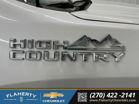 Used 2024 Chevrolet Silverado 1500 High Country w/ High Country Premium Package AWD/4WD image 18