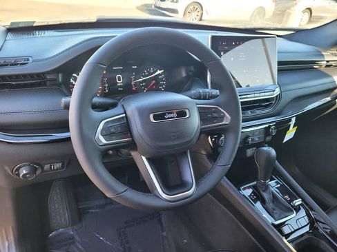 New 2026 Jeep Compass Latitude image 9