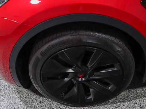 Used 2023 Tesla Model Y AWD image 11