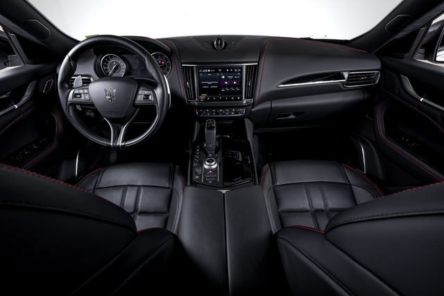 Used 2024 Maserati Levante GT Ultima AWD/4WD image 33