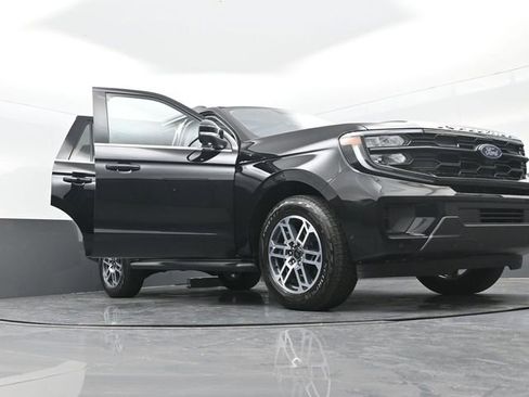 New 2025 Ford Expedition Active image 42