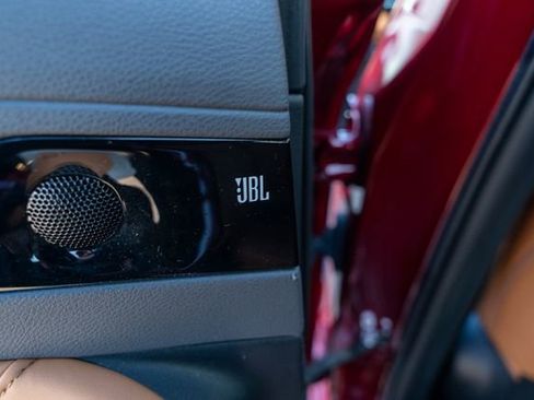 Used 2020 Toyota Avalon Limited image 23