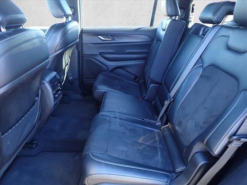 Used 2024 Jeep Grand Cherokee L Laredo image 8