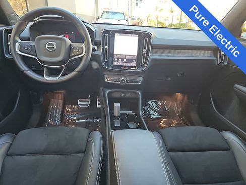 Used 2022 Volvo XC40 P8 Recharge Plus AWD/4WD image 14