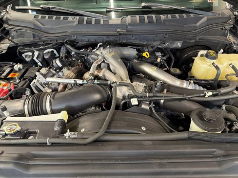 Used 2020 Ford F350 Platinum w/ FX4 Off-Road Package image 24