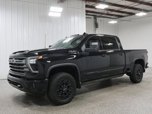 Used 2024 Chevrolet Silverado 2500 High Country w/ High Country Premium Package image 2