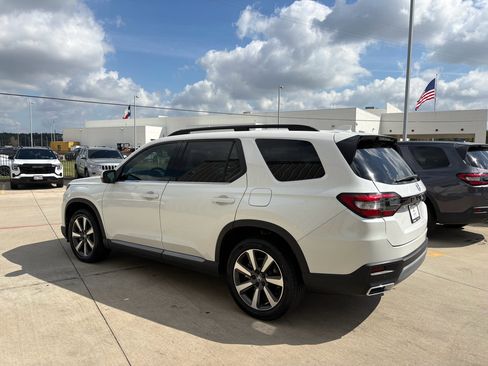 Certified 2024 Honda Pilot Touring image 5