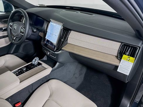 New 2026 Volvo XC90 B5 Core image 28