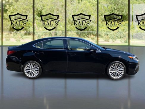 Used 2016 Lexus ES 350 w/ Luxury Package w/Wood Trim image 4