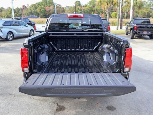 Used 2025 Chevrolet Colorado W/T image 25