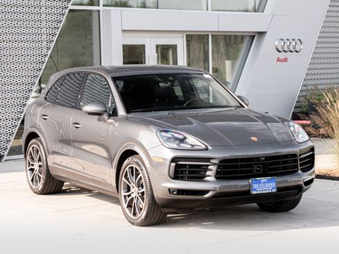 Used 2019 Porsche Cayenne S AWD/4WD image 2