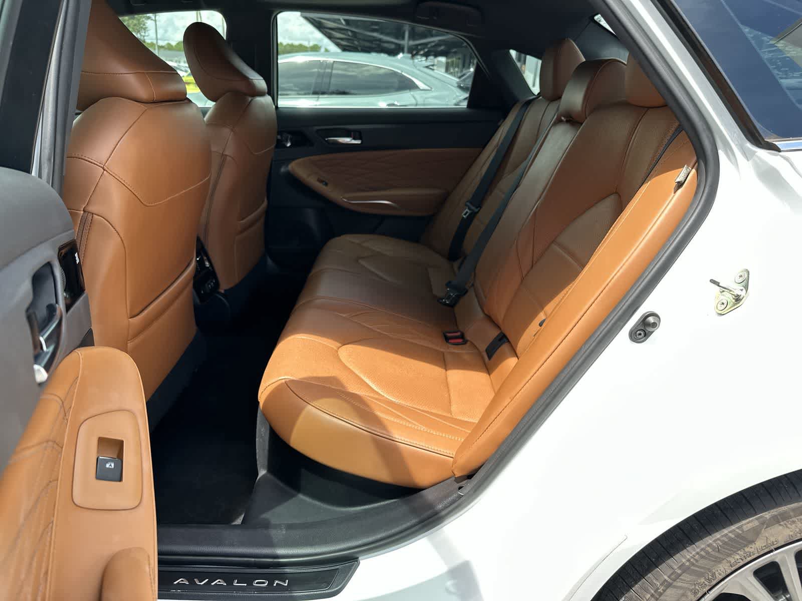 Used 2020 Toyota Avalon Limited FWD image 4