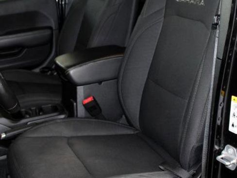 Used 2019 Jeep Wrangler Unlimited Sahara image 22