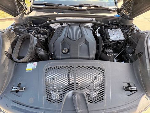 Used 2023 Porsche Macan Turbo AWD/4WD image 37