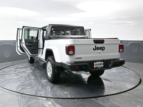 Used 2022 Jeep Gladiator Sport image 57