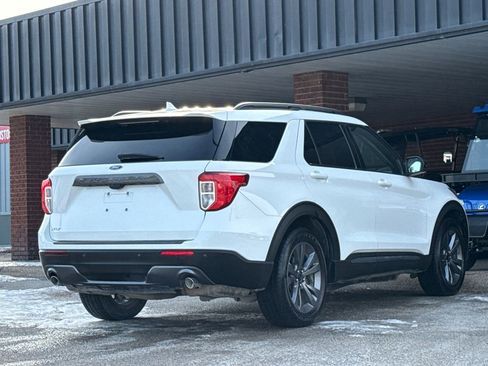 Used 2022 Ford Explorer XLT w/ Equipment Group 202A image 8