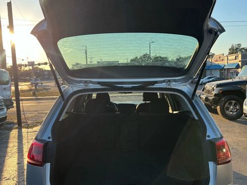 Used 2017 Volkswagen Golf S image 19