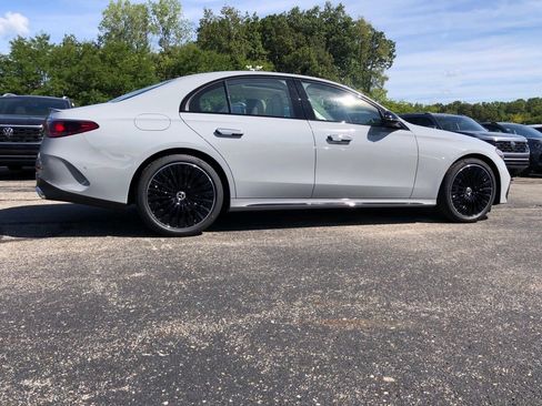 New 2026 Mercedes-Benz E 350 4MATIC Sedan image 8